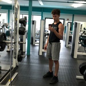 Meet your Posher, Leo